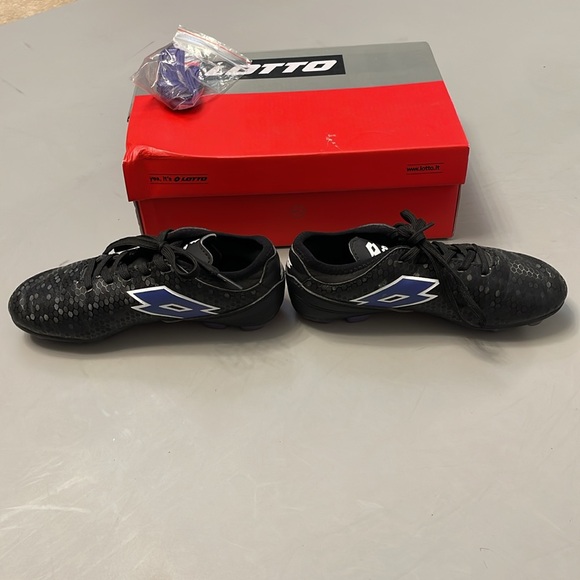 Girls Lotto Storm soccer cleats size 1 - Picture 8 of 10
